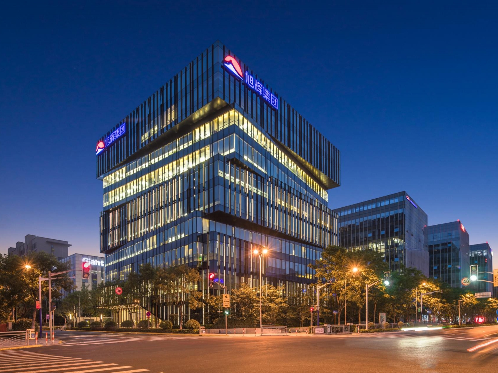 1565077987_1694x1270