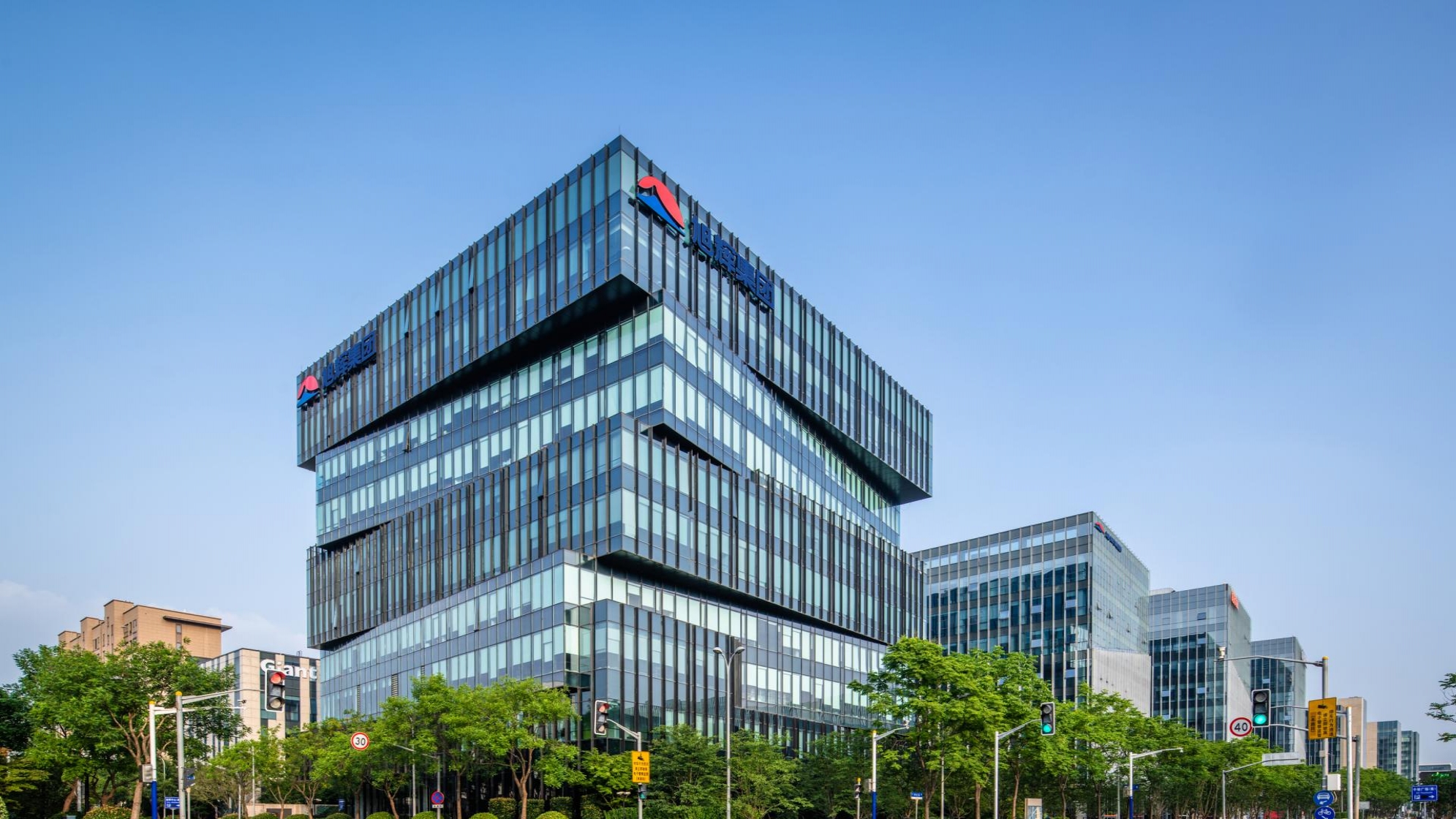 1565079348_1991x1120